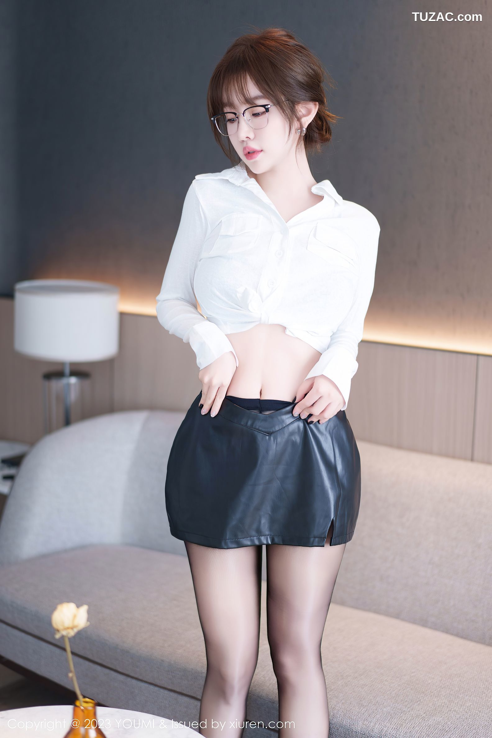 YouMi尤蜜荟-1012-王雨纯-白衬衫黑皮短裙黑丝-2023.12.08