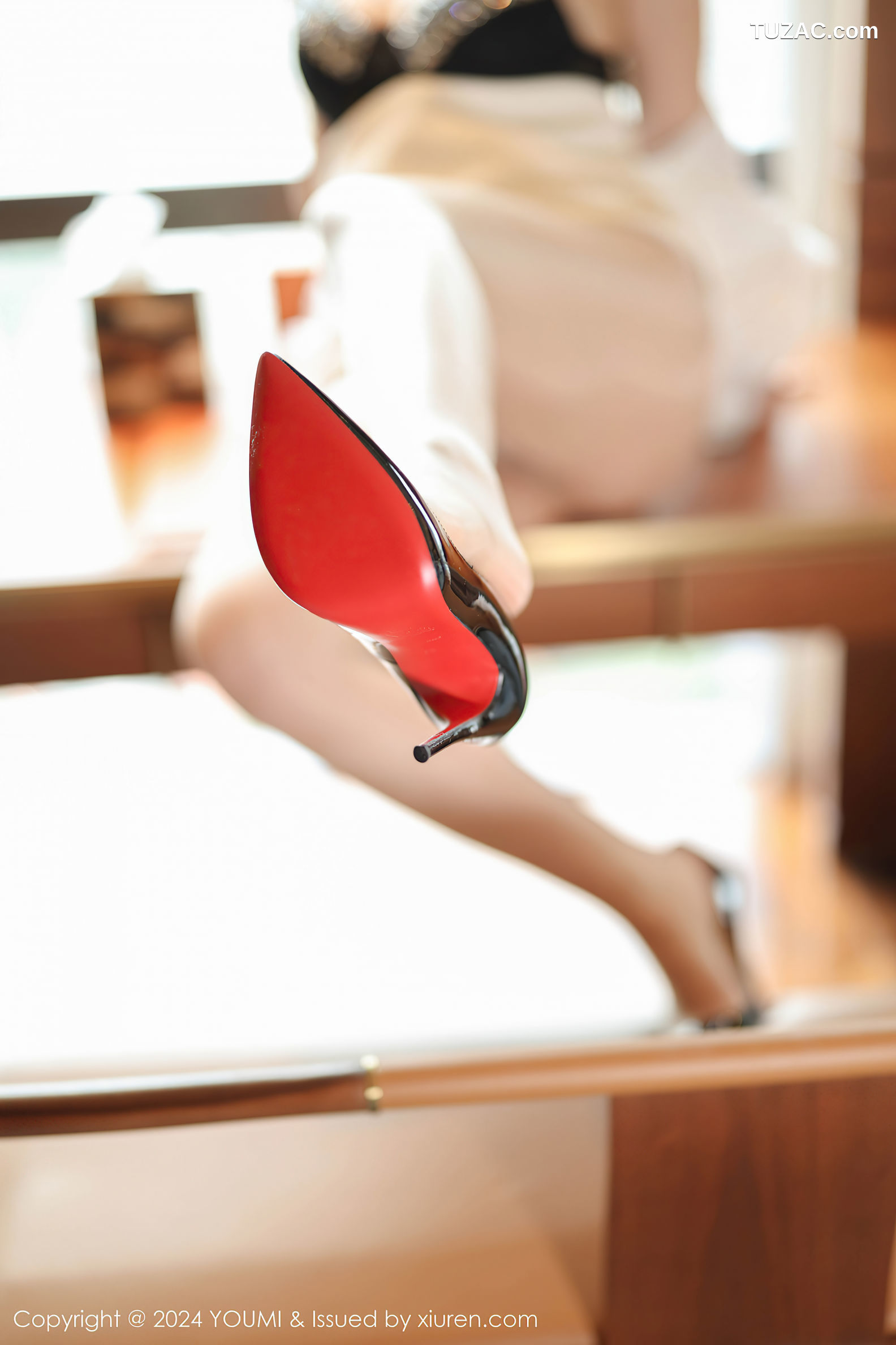 YouMi尤蜜荟-1116-小海臀Rena-白衬衫白短裙黑蕾丝内衣丁字裤-2024.12.26