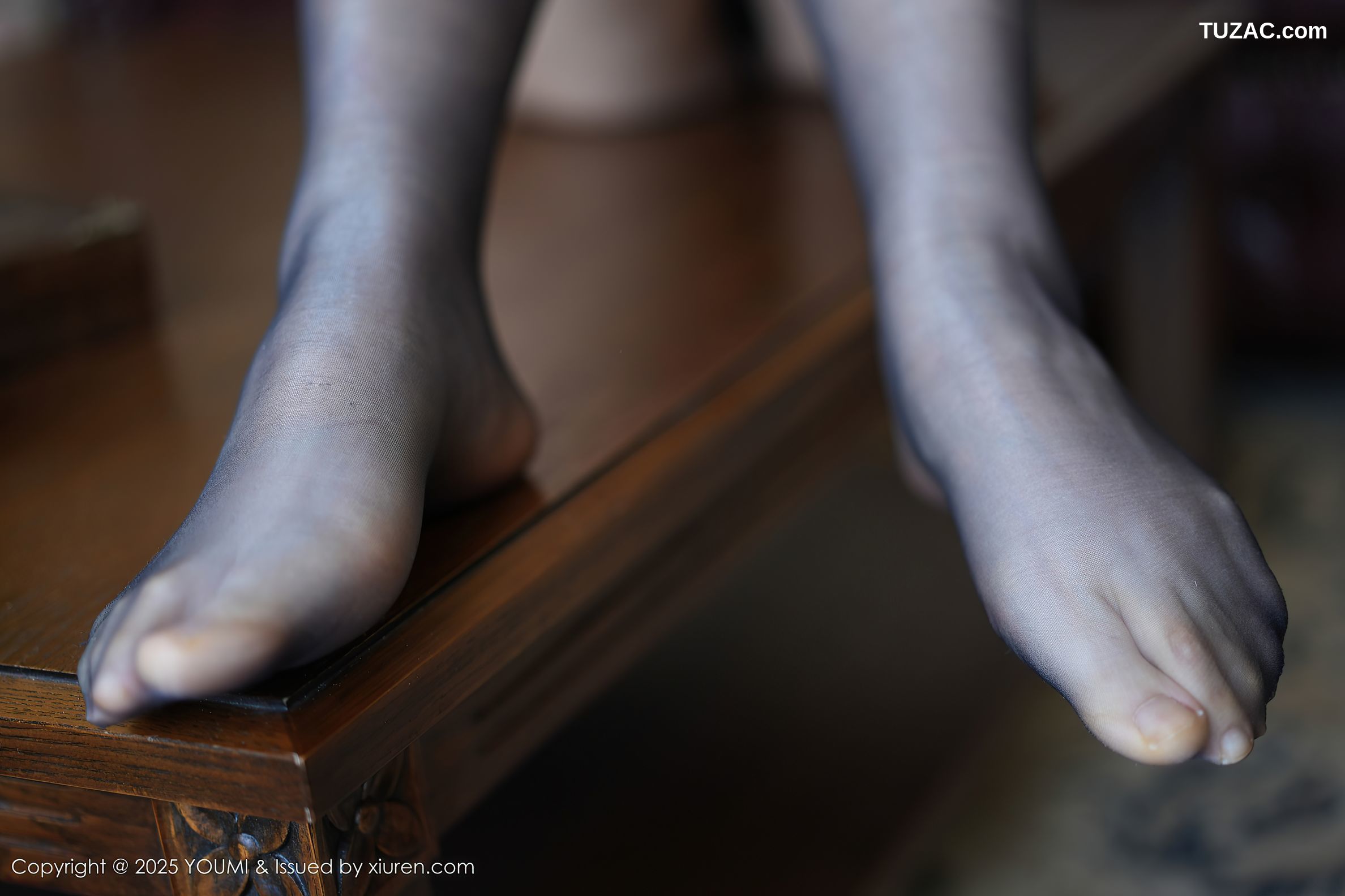 YouMi尤蜜荟-1142-凯竹Quinn-黑衫黑短裙黑色情趣内衣黑丝爆乳-2025.06.13