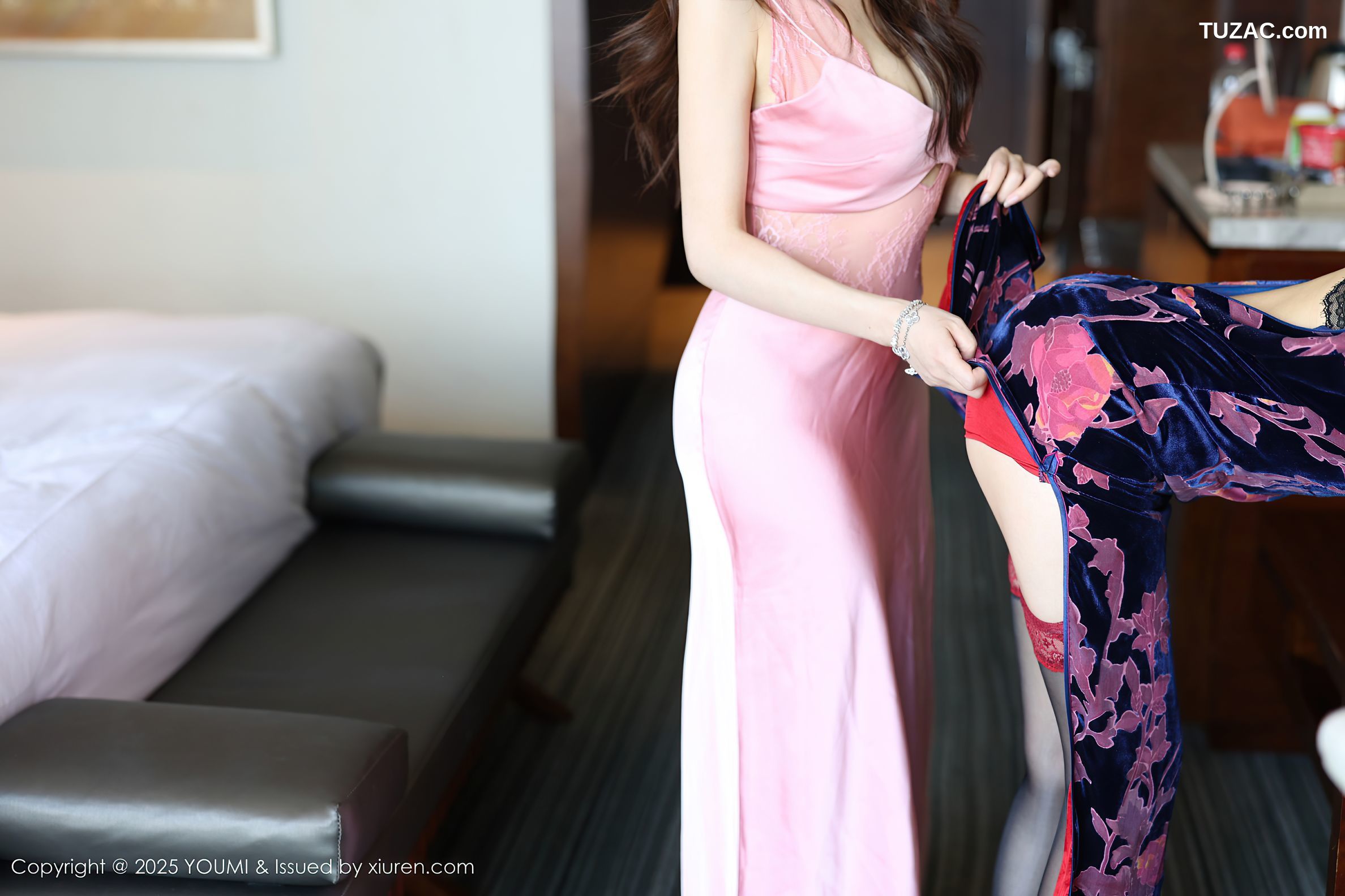 YouMi尤蜜荟-1158-桃桃·夭夭twins-深色粉印花旗袍黑蕾丝内衣-2025.08.14