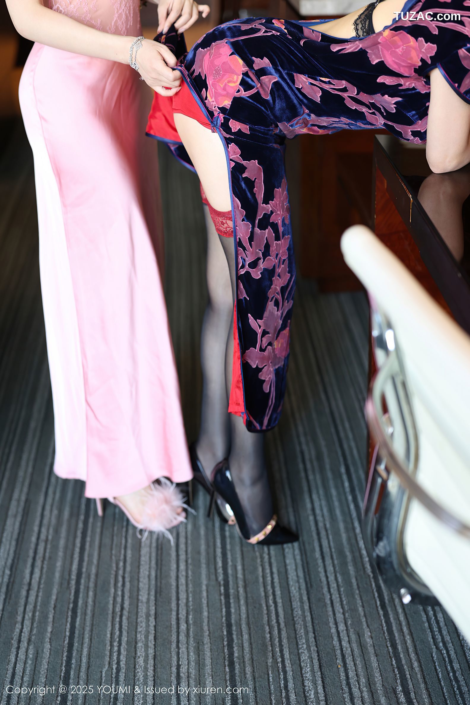 YouMi尤蜜荟-1158-桃桃·夭夭twins-深色粉印花旗袍黑蕾丝内衣-2025.08.14