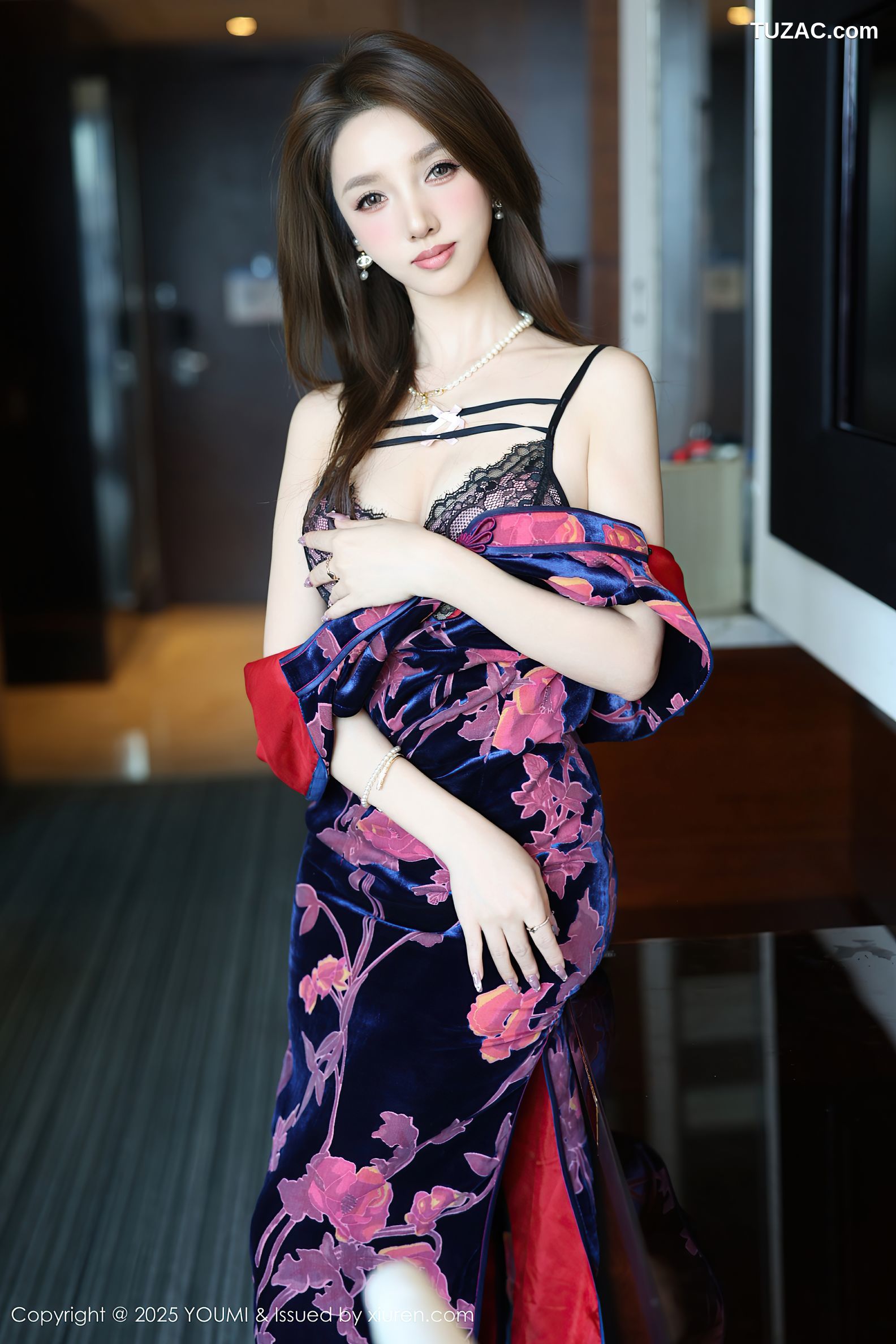 YouMi尤蜜荟-1158-桃桃·夭夭twins-深色粉印花旗袍黑蕾丝内衣-2025.08.14