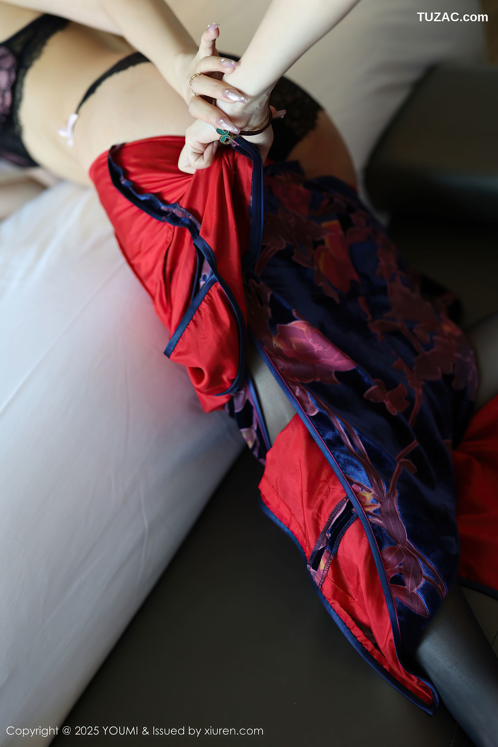 YouMi尤蜜荟-1158-桃桃·夭夭twins-深色粉印花旗袍黑蕾丝内衣-2025.08.14