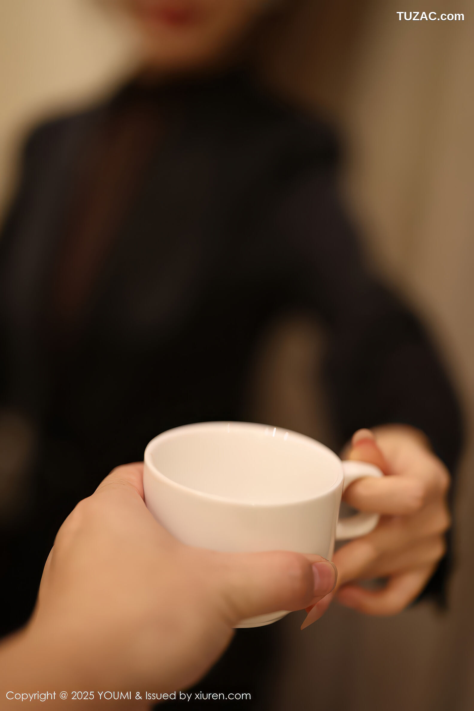 YouMi尤蜜荟-1186-Twins-桃桃-OL黑色外套短裙褐色T恤黑丝-2025.12.05