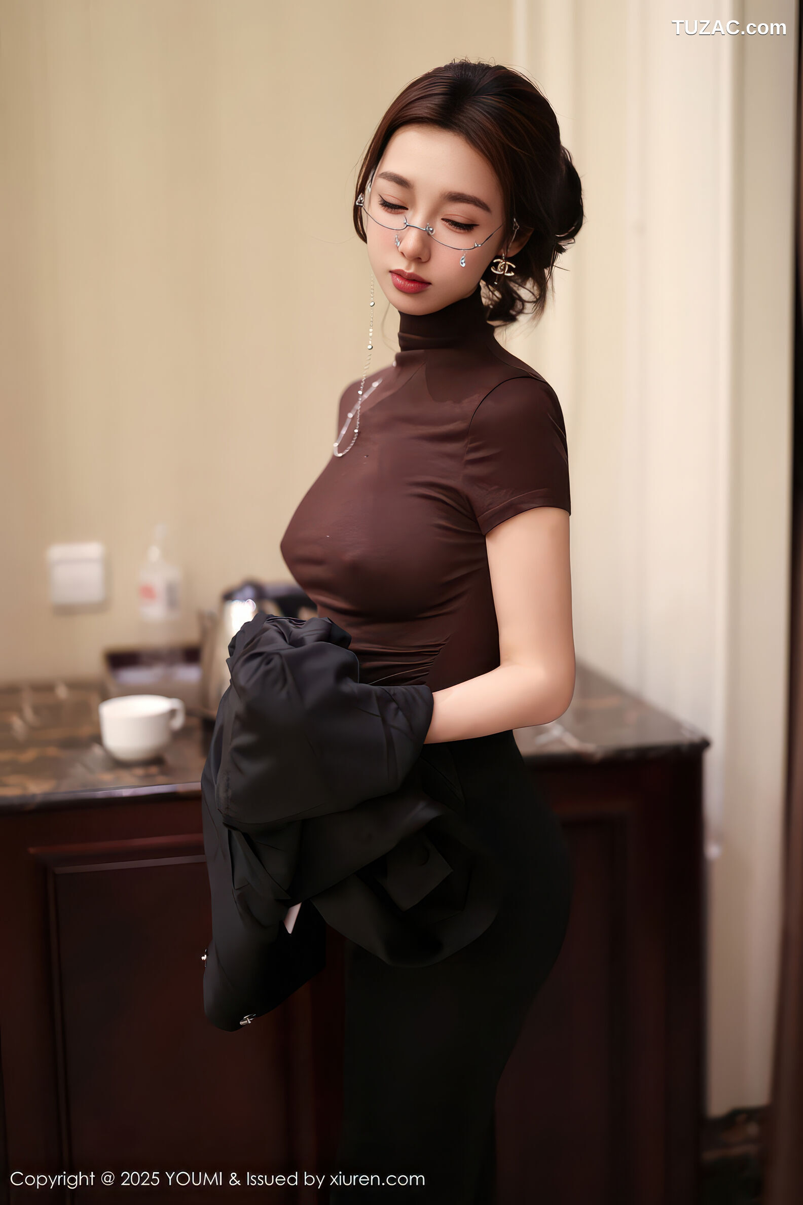 YouMi尤蜜荟-1186-Twins-桃桃-OL黑色外套短裙褐色T恤黑丝-2025.12.05