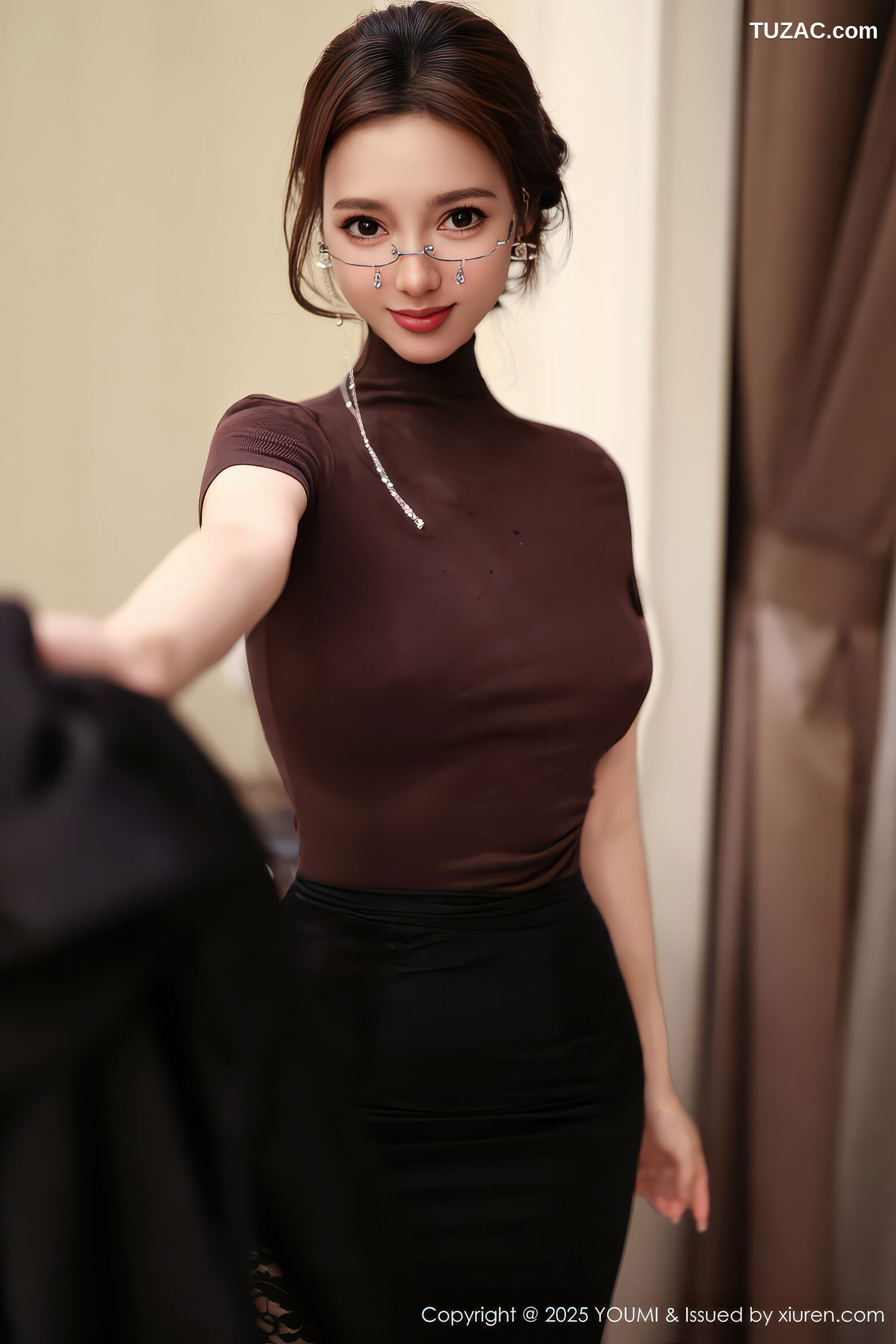 YouMi尤蜜荟-1186-Twins-桃桃-OL黑色外套短裙褐色T恤黑丝-2025.12.05