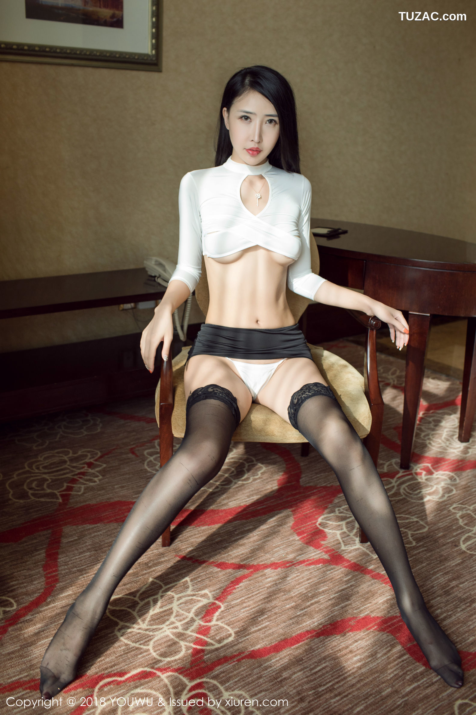 YouWu尤物馆-126-俞公主-一袭黑丝内衣下的修长美腿