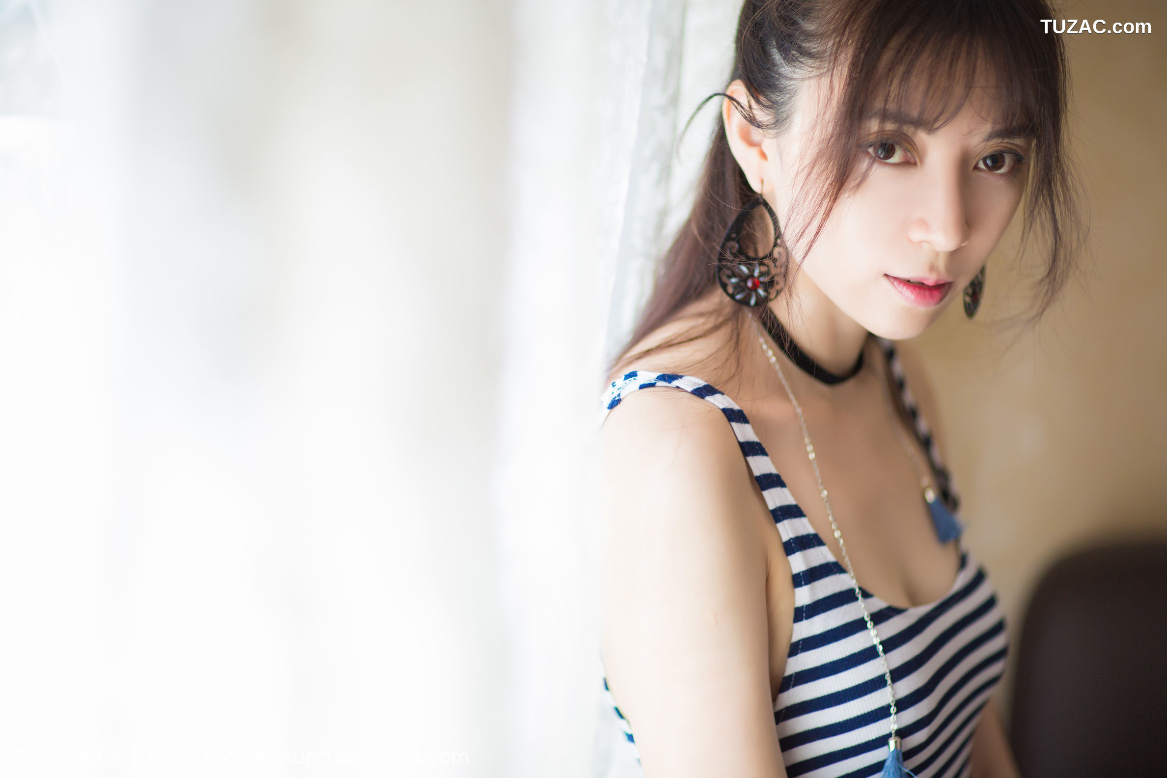LeYuan星乐园-006-楚琪kiki-《小清新街拍-比基尼系列》