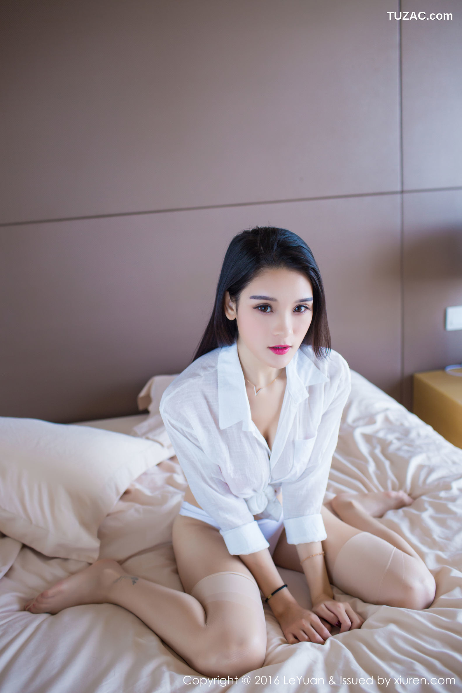 LeYuan星乐园-010-鬼妹係诗茗-《丝袜与美腿、空姐制服诱惑》