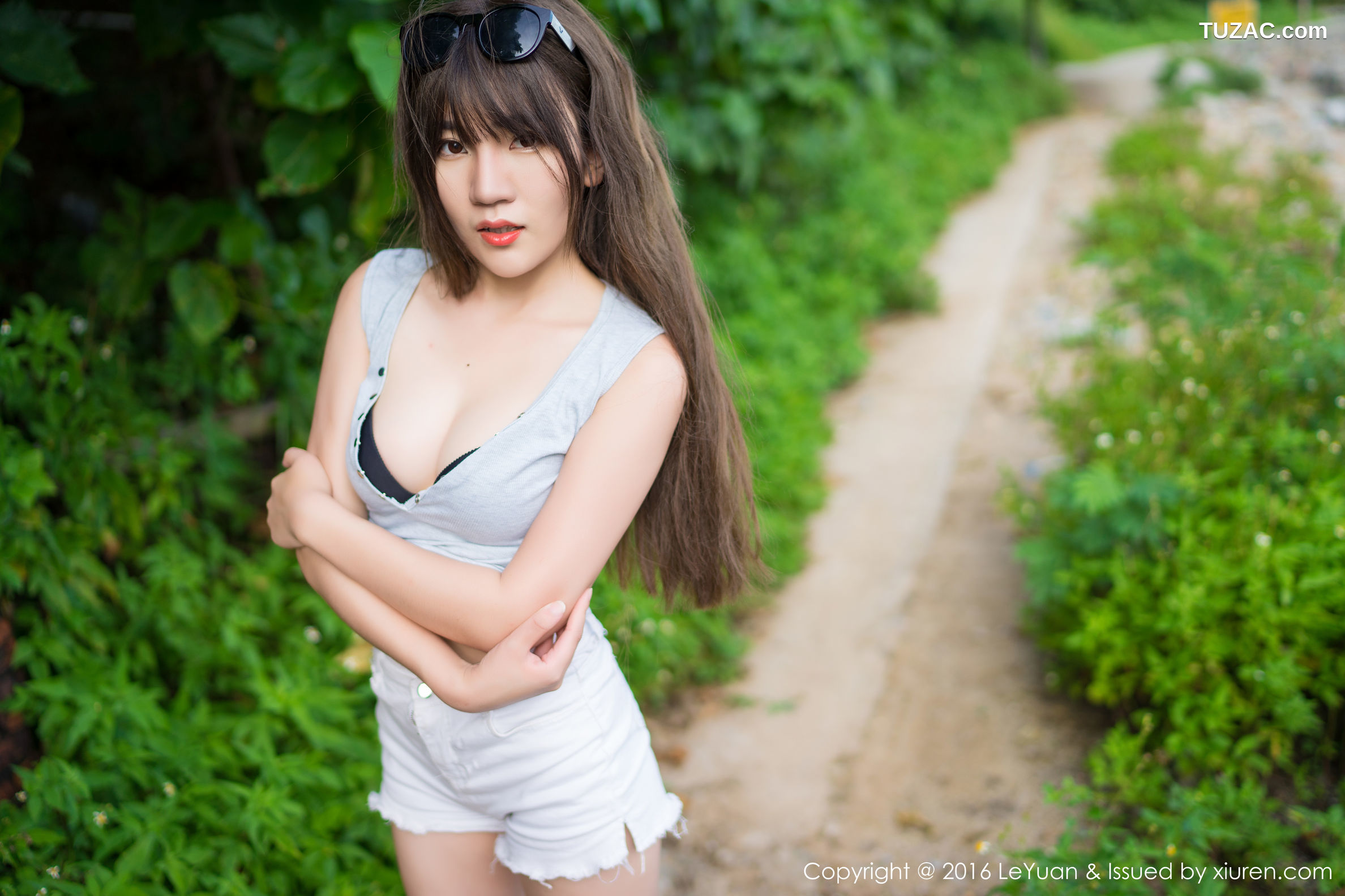 LeYuan星乐园-011-冷不丁-《海边外拍》