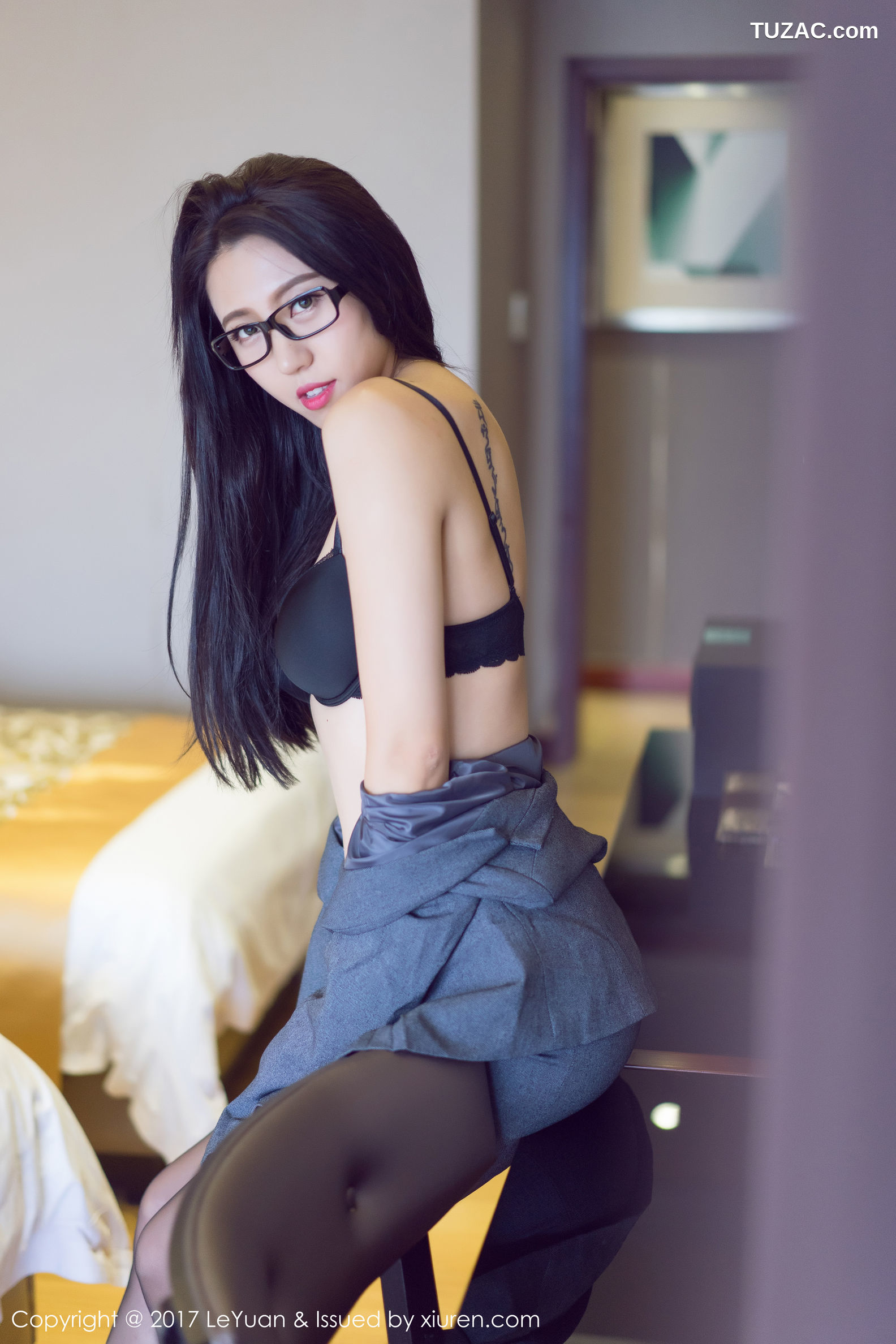 LeYuan星乐园-044-大熙-《职场OL蒙面黑丝与浴室湿身性感诱惑》