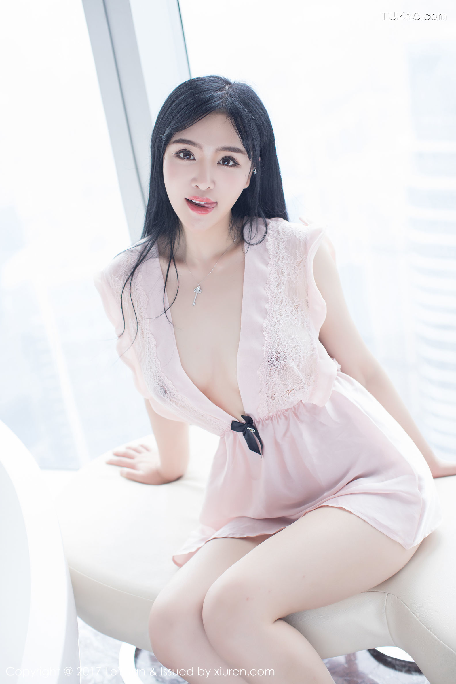 LeYuan星乐园-046-刘钰儿-《粉嫩睡衣-白丝诱惑》