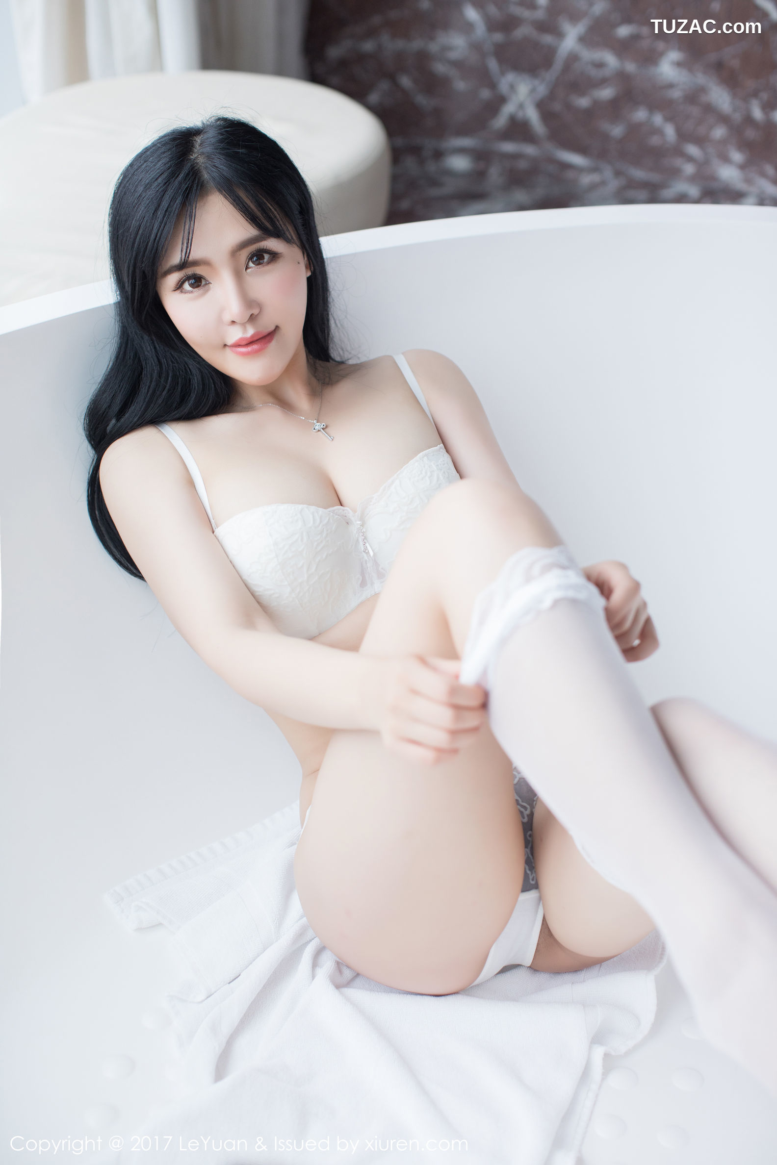 LeYuan星乐园-046-刘钰儿-《粉嫩睡衣-白丝诱惑》