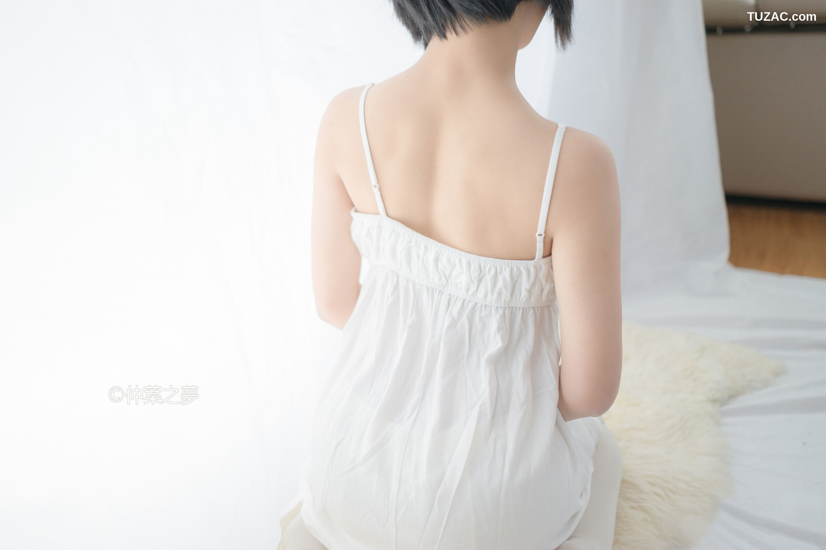 轻兰映画-Grand.001-《清纯白吊带裙》